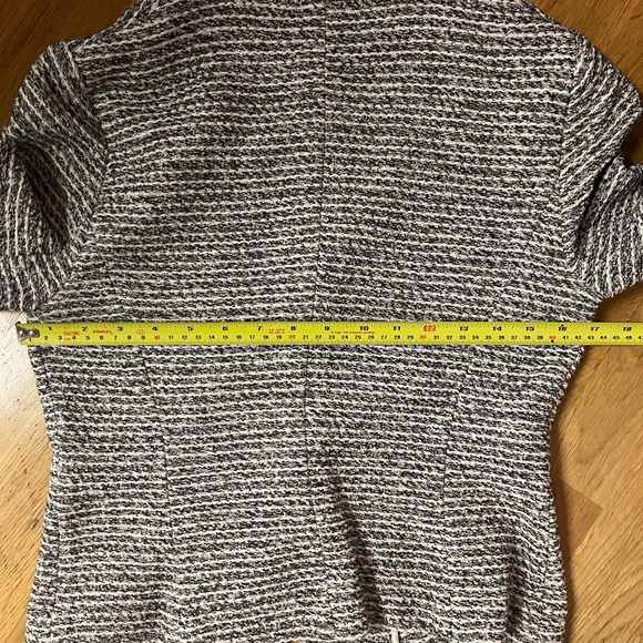 Classic Banana Republic Tweed Blazer - Picture 5 of 6